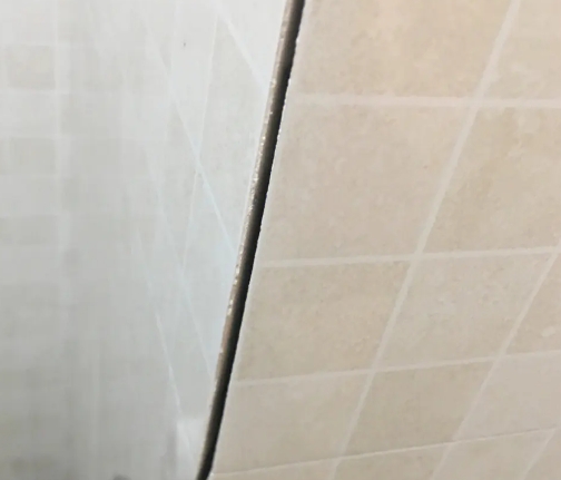 昆都仑瓷砖空鼓维修公司分享阳台瓷砖脱落的修复过程可以分为以下几个步骤