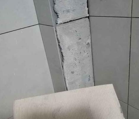 昆都仑瓷砖空鼓维修公司分享下厨房瓷砖脱落的补救措施。